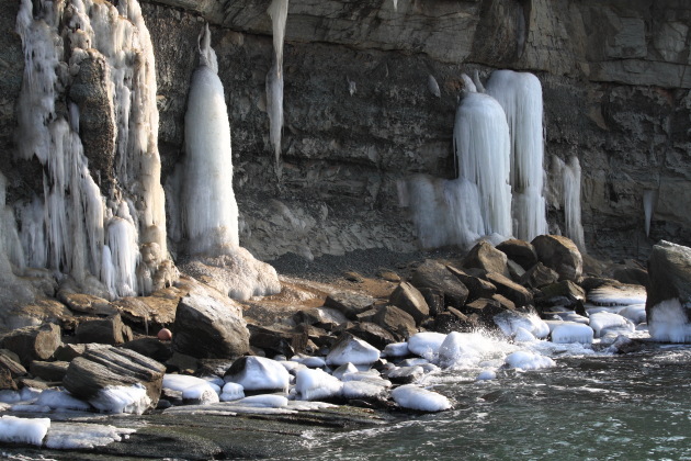 海岸の氷柱
